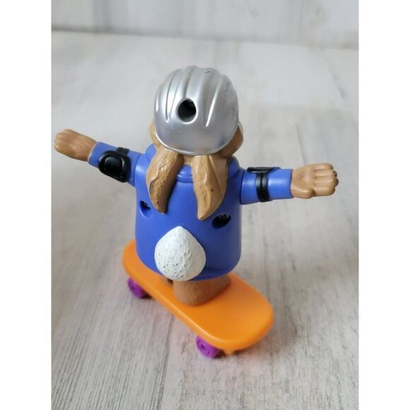 Burger King EB hop bunny rabbit toy figure skateboard - Picture 3 of 4